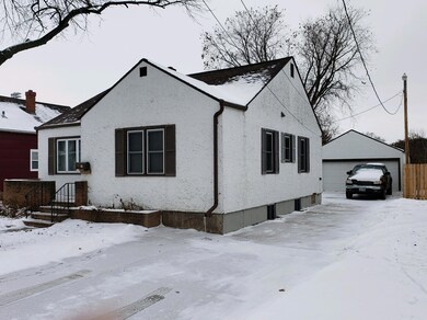 811 4th Ave NW, Jamestown, ND 58401 - photo 2