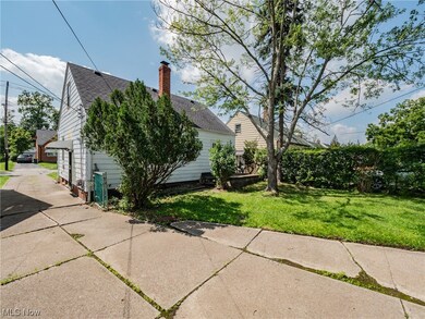 19121 Raymond St, Maple Heights, OH 44137 - photo 4