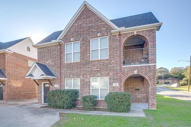 2700 Mccart Ave, Fort Worth, TX 76110 - photo 2