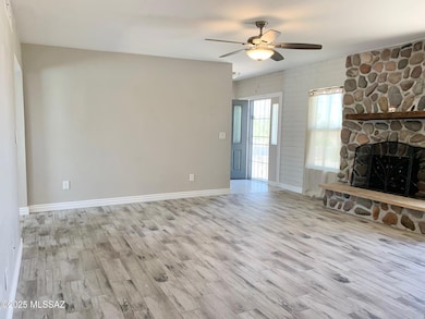 Living room w/ fireplace