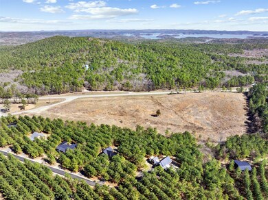 Birds eye view of property featuring a forest view