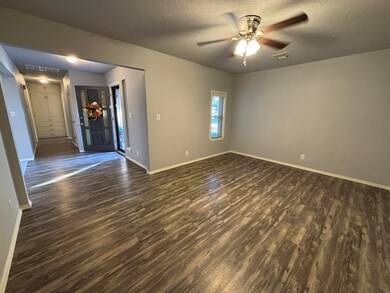 2041 Buggy Whip Ln, Enid, OK 73703 - photo 4