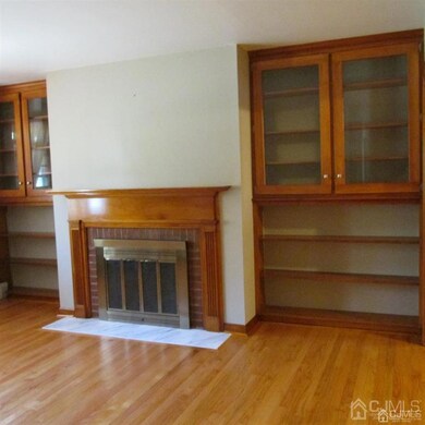 1818 W 4th St unit Right, Dunellen, NJ 08812 - photo 2