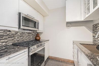 40 Wellington Ct unit 2A, Staten Island, NY 10314 - photo 7