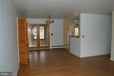 17833 Curtis Dr, Dumfries, VA 22026 - photo 4