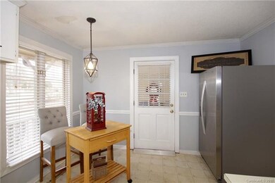 421 Beverly Dr, Statesville, NC 28625 - photo 2