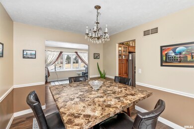 2645 W 35th St, Davenport, IA 52806 - photo 4