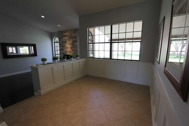 Formal Dining - Wainscot