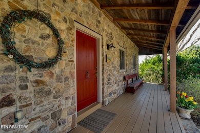 04_StateHighway30E_6461_FrontPorch
