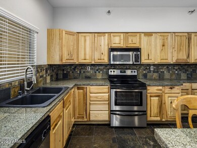 007_KITCHEN AREA