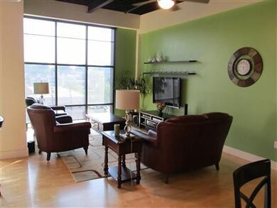 Bright and cheery apple living room! Loo