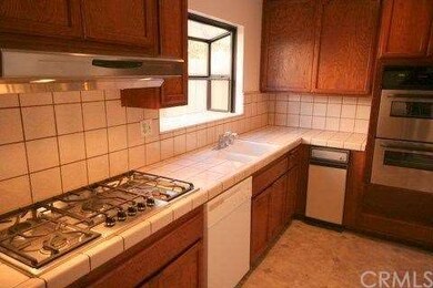 Kitchen with garden window, newer stainless range 