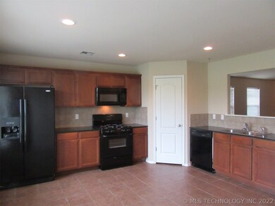 2920 N 21st St, Broken Arrow, OK 74012 - photo 7