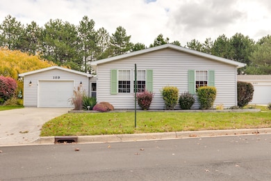 109 Cadgewith E, Lansing, MI 48906 - photo 3