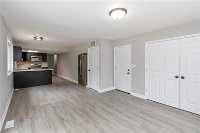 3310 Marilyn St, Columbus, IN 47203 - photo 5