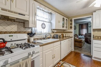 2314 Lyon St, Des Moines, IA 50317 - photo 5