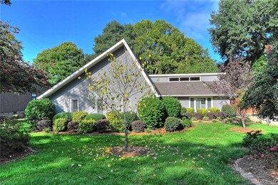 5200 Camilla Dr! New exterior paint; 2015 Roof.