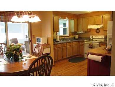 Kitchen. The big Kitchen also has hardwood floorin