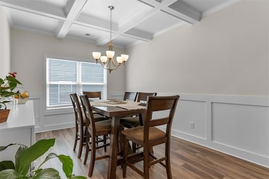 Seating for up to 8 - Great for entertaining.