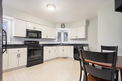 unlisted-address, Sycamore, IL 60178 - photo 6