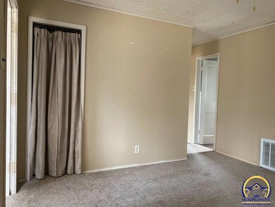 103 SW Sanneman Dr, Topeka, KS 66609 - photo 5