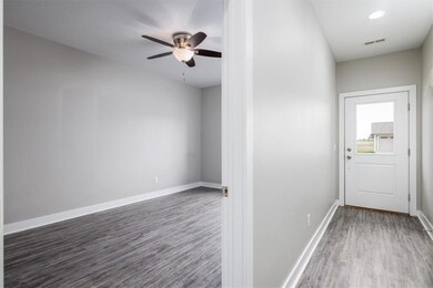 207 N 8th Ave, Sully, IA 50251 - photo 4