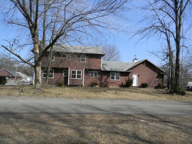 237 Claremont Ave, Tamaqua, PA 18252 - photo 2