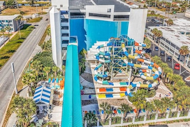 Bird's eye view of apartment complex / building