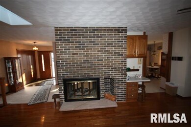 4334 Wittman Dr, Davenport, IA 52806 - photo 5