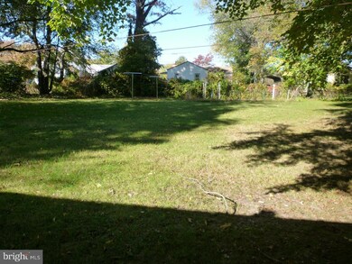 7 Juniper St, Mount Holly, NJ 08060 - photo 2