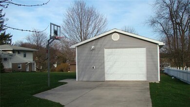 Additional 1 car det/grg and paved driveway