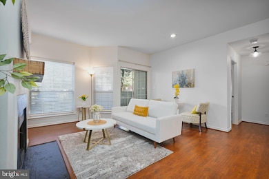 3922 Penderview Dr unit 305, Fairfax, VA 22033 - photo 4