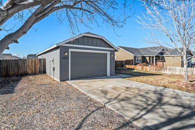 2527 NE 5th St, Redmond, OR 97756 - photo 3