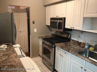 12 Hemlock Ct unit 134, Staten Island, NY 10309 - photo 4