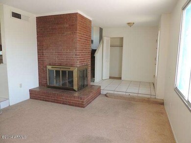 LLIVING ROOM (2)