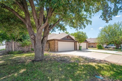 7530 April Ln, North Richland Hills, TX 76182 - photo 3