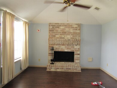 9518 Gulf Bridge St, Houston, TX 77075 - photo 4