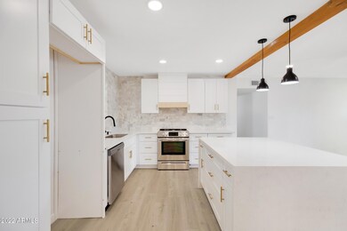 2210 E Karen Dr-9