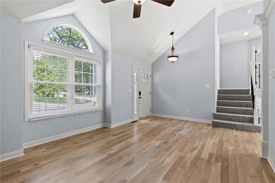 609 N Crest Dr, Raymore, MO 64083 - photo 2