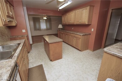 Kitchen with a moveable kitchen island