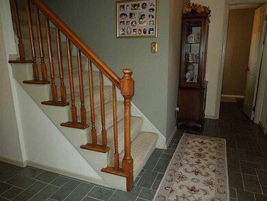 Entry/Foyer.