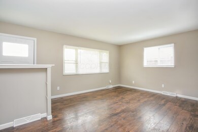 004-photo-living-room-10673741