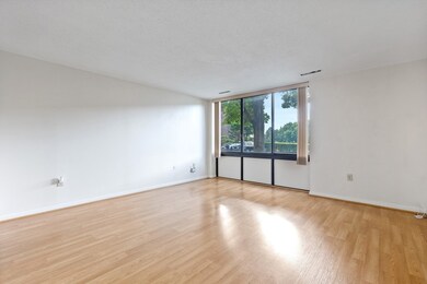 1006 Paradise Rd unit 1A, Swampscott, MA 01907 - photo 3