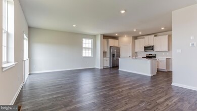 183 Forage Cir, Pottstown, PA 19464 - photo 4