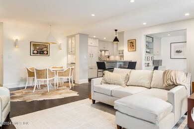 Living Room/Dining