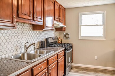 Tile backsplash and new epoxy counters in the kitc