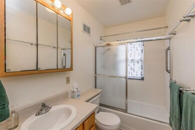 712 Knoll St SE, Cedar Rapids, IA 52403 - photo 4