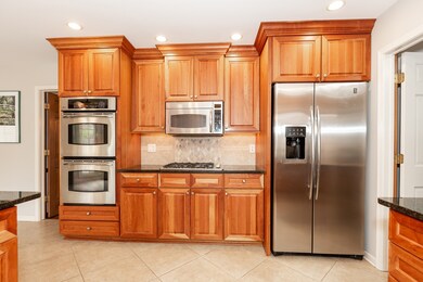 620 Buttonwood Cir, Naperville, IL 60540 - photo 3