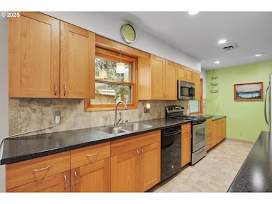 716 E 20th St, the Dalles, OR 97058 - photo 6