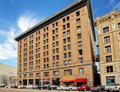 Built in 1910 and converted into a loft style condominium in 1997, the Bayou Lofts offer unparalleled convenience.